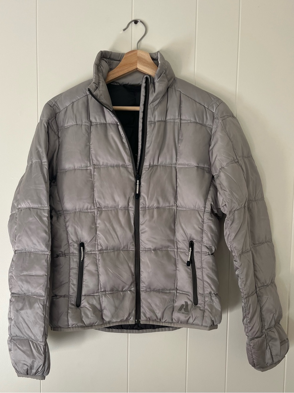 Eddie Bauer Women's Light Gray Quilted Puffer Jacket